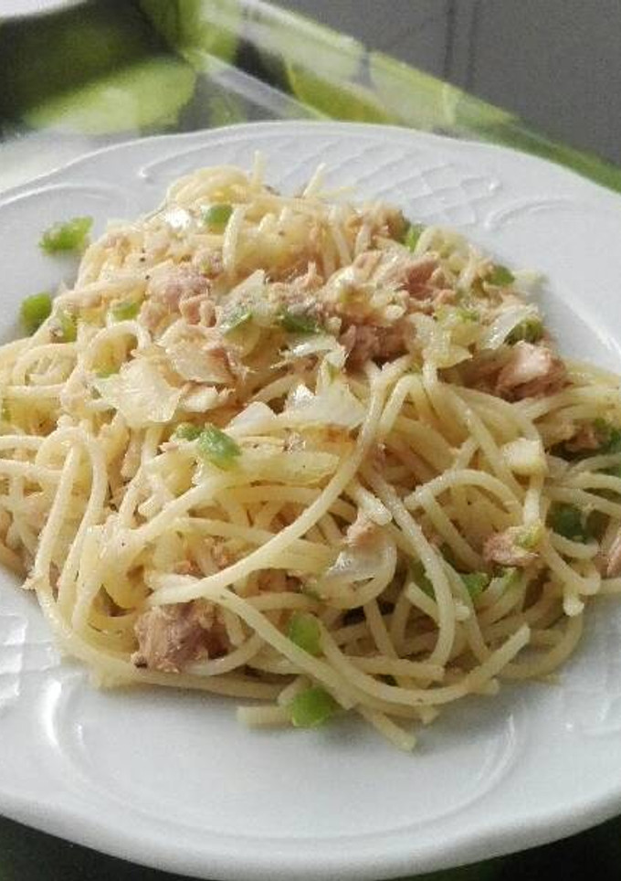 Una foto de Spaguettis con verduras y atún