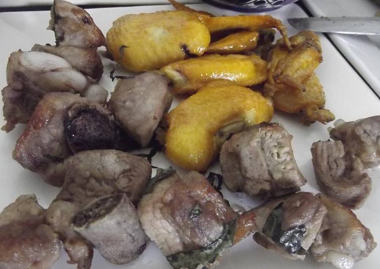 Alitas y costillas mexicanas  al epazote, jalapeño y licor de naranja correa