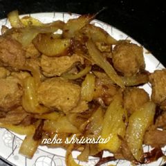 A picture of Soya chunks do pyaza.