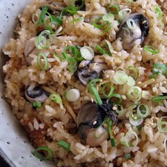 A picture of Oysters Takikomi Gohan.