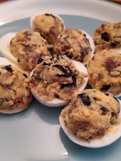 Una foto de Huevos duros rellenos de anchoa