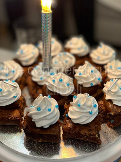 Una foto de Brownies con merengue suizo y dulce de leche