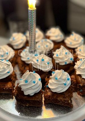 Una foto de Brownies con merengue suizo y dulce de leche