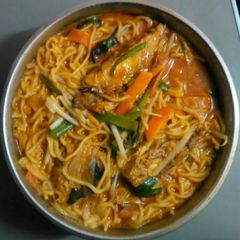 A picture of Chicken soup (ramen) noodles.