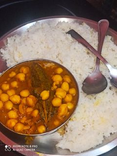 छोले चावल (chole chawal recipe in Hindi) रेसिपी मुख्य फोटो