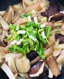 Nấm mối đen xào bơ tỏi