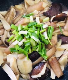 thịt bò xào nấm