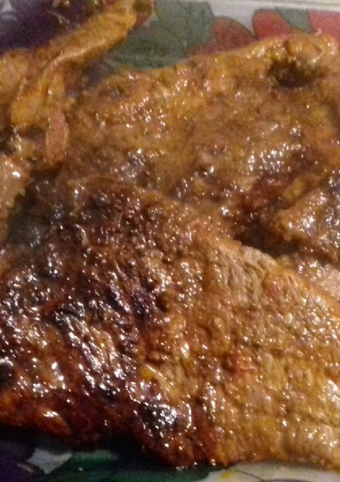 Una foto de Bistec de ternera en adobo rojo