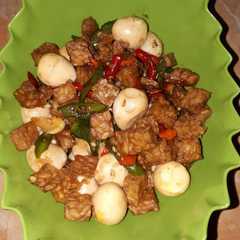 A picture of Orek tempe telur puyuh cabe ijo.