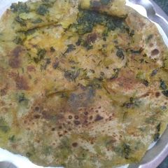 A picture of Aalo, Methi stuff paratha.
