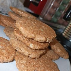 CHEWY OATMEAL COOKIES🍪. A picture of CHEWY OATMEAL COOKIES🍪..