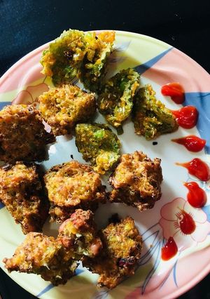 A picture of Manchurian  pakoda penuts flavor me and Ajwain pakode.
