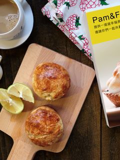 【傳統英式鬆餅Scone司康】酥脆外皮搭配蓬鬆有嚼勁的內陷 的食譜成品照片