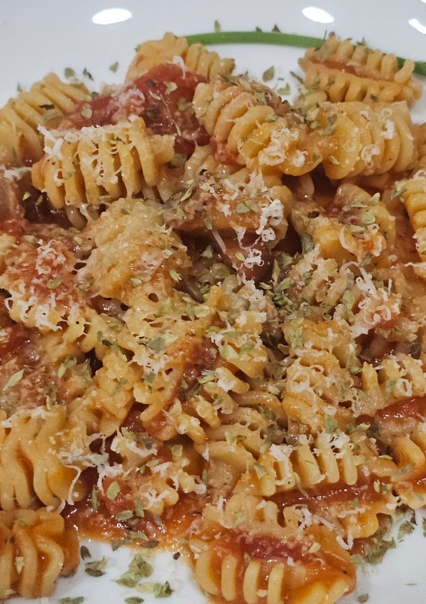 Una foto de Radiatori en salsa Amatriciana