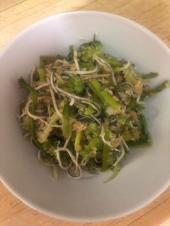 Una foto de Quinoa con verduras y gulas
