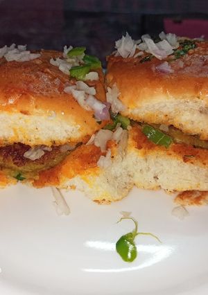 A picture of Masala pav pattice.