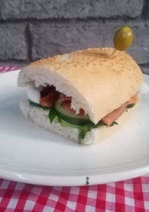 Una foto de Gravlax de salmón