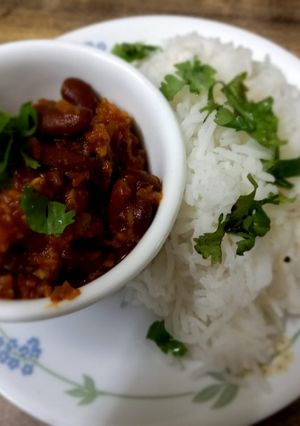 રાજમા ચાવલ(rajama chaval recipe in gujarati) રેસીપી મુખ્ય ફોટો