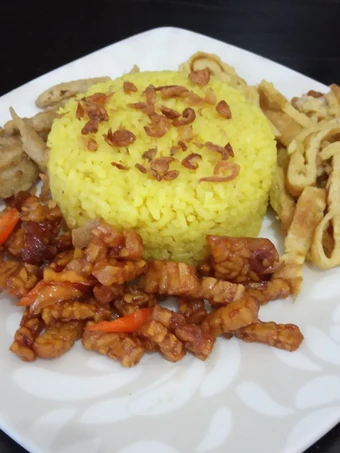 Langkah Mudah untuk Membikin Resep  Nasi Kuning Simple Magic Com yang Lezat Sekali, Menggugah Selera