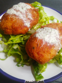 Una foto de Falafel con salsa de yogurt