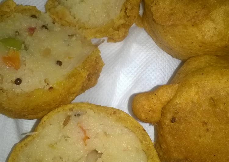 Recipe of Ultimate Spicy Upma Bonda /Bujji