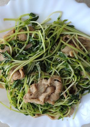 豆苗炒豬肉片 的食譜成品照片