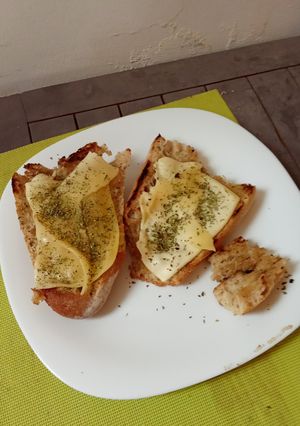 Una foto de Rebanadas con queso 🧀🍞