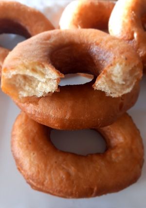 A picture of Fluffy cardamom doughnuts.