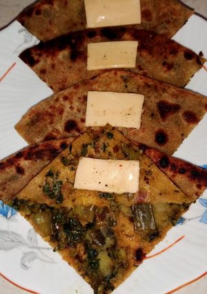 A picture of Aloo Methi stuffed parantha.