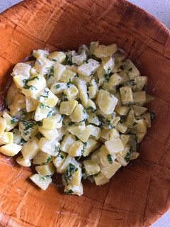 Una foto de Papas con perejil y mayonesa