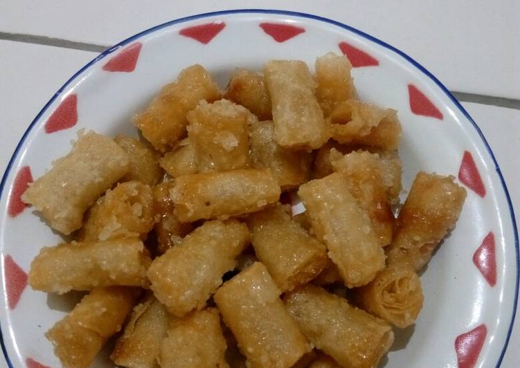 Keripik lumpia karamel