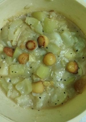 A picture of Lau ghonto (bottle gourd).