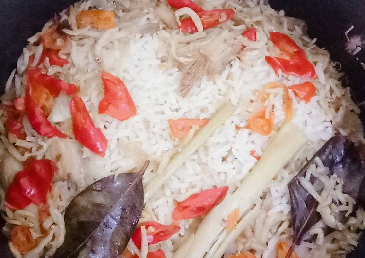 Bagaimana Menyiapkan Nasi liwet rice cooker no ribet Lezat Sekali
