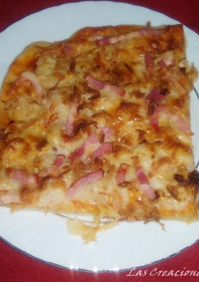 Una foto de Pizza de puerro y bacon