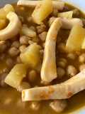 Garbanzos con chocos y patatas