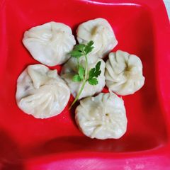 A picture of Chicken Momos.
