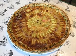 Une photo de Tarte à la rhubarbe du jardin crème à l'orange sanguine (pâte brisée à la crème de cassis)
