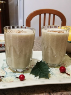 Una foto de Batido de almendras con fruta