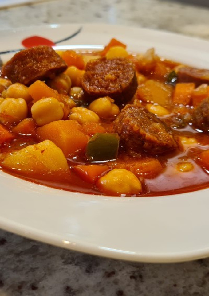 Una foto de Garbanzos con calabaza y chorizo
