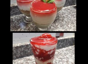 Una foto de Trifle de frutilla en copas