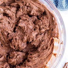 A picture of Chocolate buttercream icing.