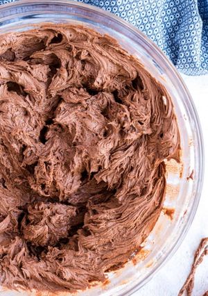 A picture of Chocolate buttercream icing.