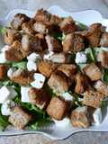 Salade de laitue, fromages et croûtons 🥗