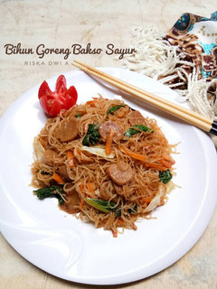 Foto resep Bihun Goreng Bakso Sayur