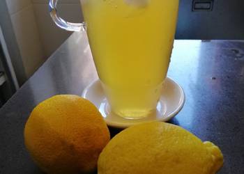How to Prepare Appetizing Honey Lemon Drink