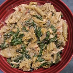 A picture of Chicken & Spinach Pasta.