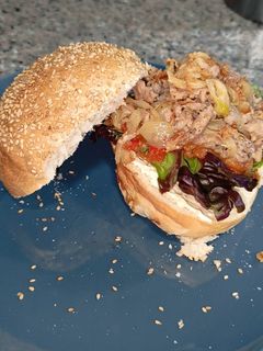 Una foto de Bocadillo de butifarra esparracada con pisto
