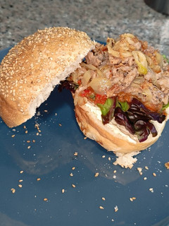 Foto principal de Bocadillo de butifarra esparracada con pisto
