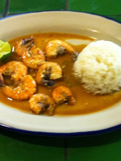 Una foto de Camarones a la cucaracha