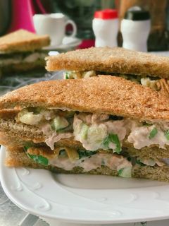 Foto resep Tuna sandwich with scrambled egg 🥪 🥚